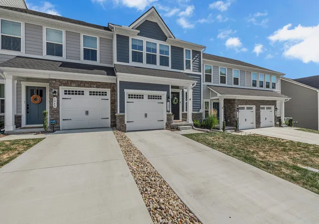 Photo 2 of Townhouse for sale at 1046 Mountain View Dr, Thompson's Station, TN 37179 | MLS# 2996495 | Listing updated on 2025-09-26