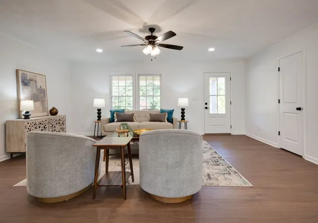 Photo 4 of Single family home for sale at 220 Wolfe Blvd, Erin, TN 37061 | MLS# 3002792 | Listing updated on 2025-10-24
