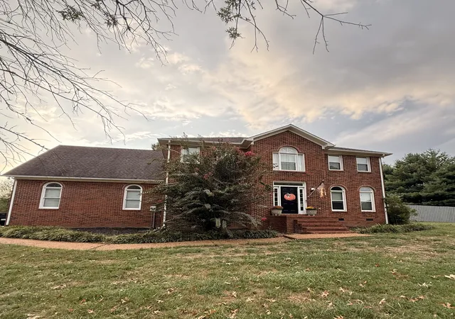 Photo 3 of Single family home for sale at 202 Ouida Ln, Columbia, TN 38401 | MLS# 2996272 | Listing updated on 2025-10-17