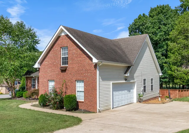 Photo 3 of Single family home for sale at 1375 Tannahill Way, Clarksville, TN 37043 | MLS# 2998376 | Listing updated on 2026-10-08