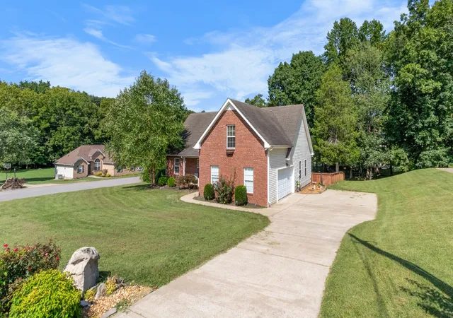Photo 4 of Single family home for sale at 1375 Tannahill Way, Clarksville, TN 37043 | MLS# 2998376 | Listing updated on 2026-10-08