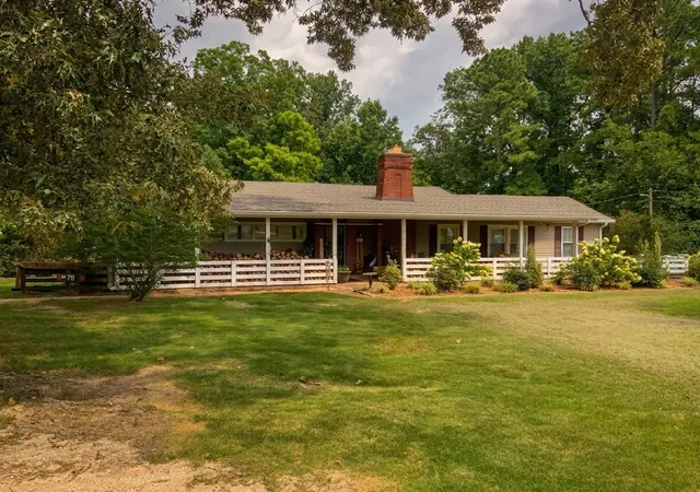 1st image of 1870 N Market St, Paris, TN 38242 | MLS# 3000037