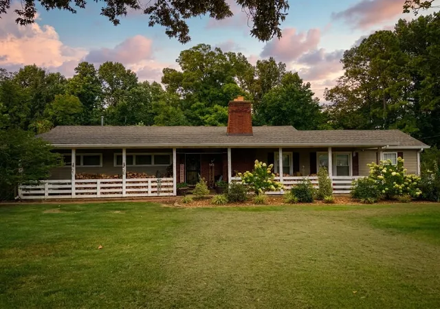 2nd image of 1870 N Market St, Paris, TN 38242 | MLS# 3000037