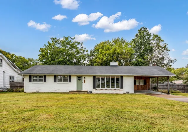 Homes for sale in Hohenwald, TN | 20 S Walnut St, Hohenwald, TN 38462 | MLS# 3000490