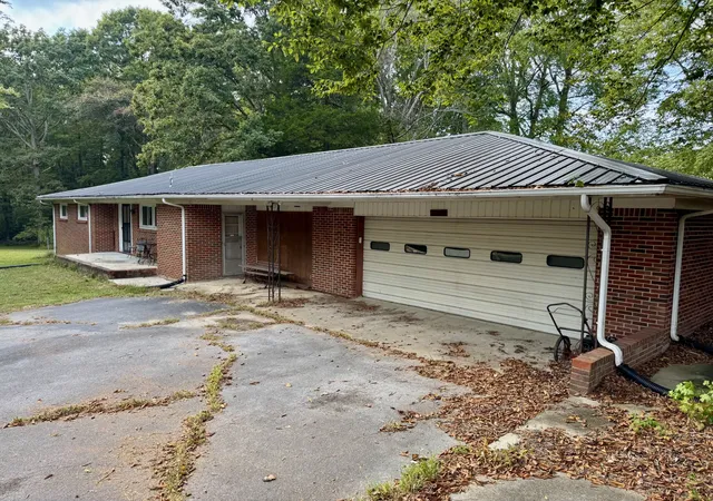 Photo 2 of Single family home for sale at 1737 Cummins Mill Rd, Cookeville, TN 38501 | MLS# 3000549 | Listing updated on 2025-11-10