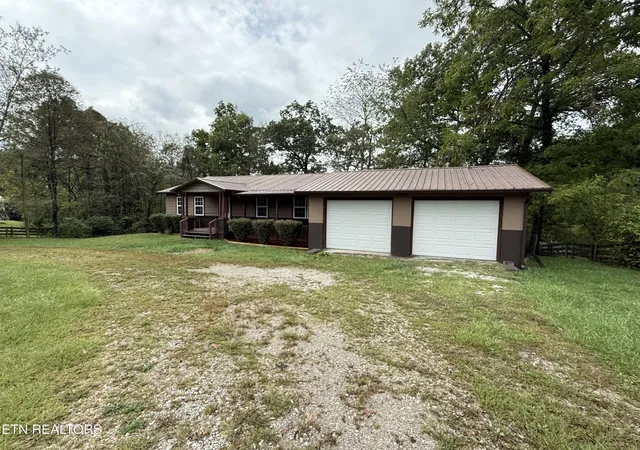 Photo 3 of Single family home for sale at 822 Allardt Hwy, Jamestown, TN 38556 | MLS# 3001416 | Listing updated on 2026-09-21