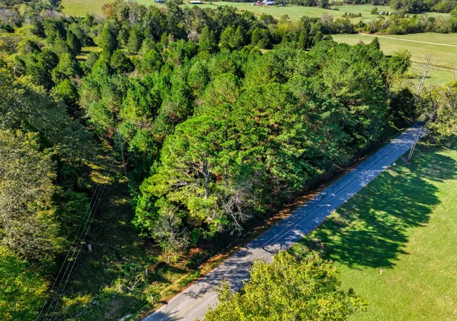 5th image of 1340 Herschal Lyles Rd, Westmoreland, TN 37186 | MLS# 3003000
