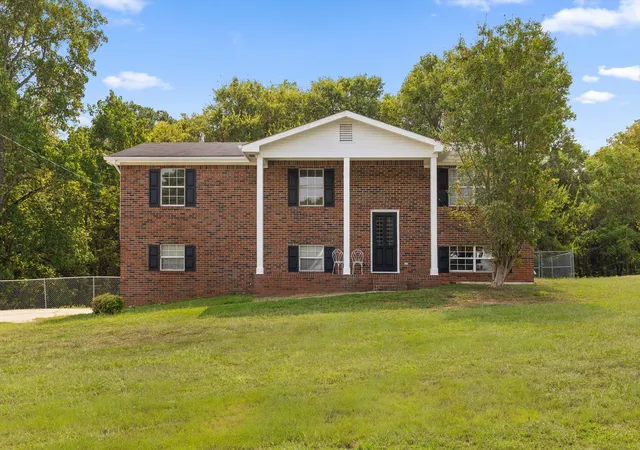 Photo 1 of Single family home for sale at 713 Lee Dr, Ringgold, GA 30736 | MLS# 3338370 | Listing updated on 2026-08-17