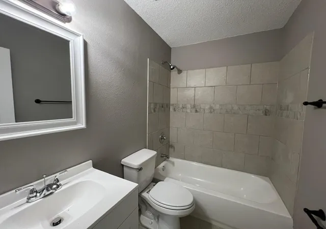 Photo 3 of Single family home for sale at 3924 Winwood Dr, Memphis, TN 38128 | MLS# 3015643 | Listing updated on 2025-10-13