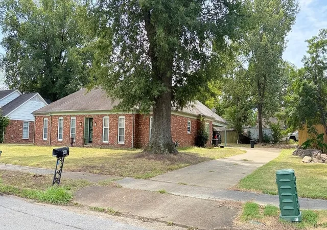 Photo 1 of Sale Pending at 6541 Ivy Meadows Dr, Memphis, TN 38115 | MLS# 3009196 | Listing updated on 2025-10-03