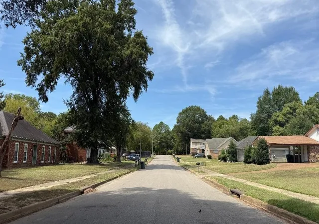 Photo 2 of Sale Pending at 6541 Ivy Meadows Dr, Memphis, TN 38115 | MLS# 3009196 | Listing updated on 2025-10-03