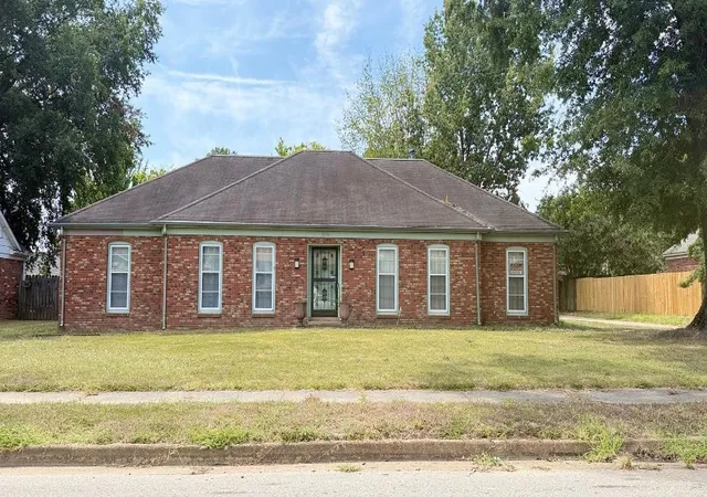 Photo 3 of Sale Pending at 6541 Ivy Meadows Dr, Memphis, TN 38115 | MLS# 3009196 | Listing updated on 2025-10-03