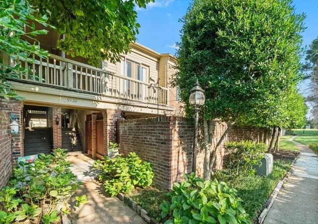 Photo 1 of Condo for sale at 5920 Julian Ct #4, Memphis, TN 38119 | MLS# 3015648 | Listing updated on 2025-10-15