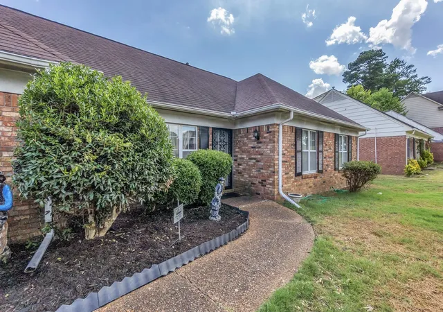 Photo 3 of Sale Pending at 4831 Yale Rd, Memphis, TN 38128 | MLS# 3007845 | Listing updated on 2025-10-09