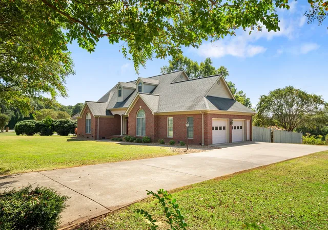 1st image of 350 Bridlewood Dr, Fayetteville, TN 37334 | MLS# 3009181