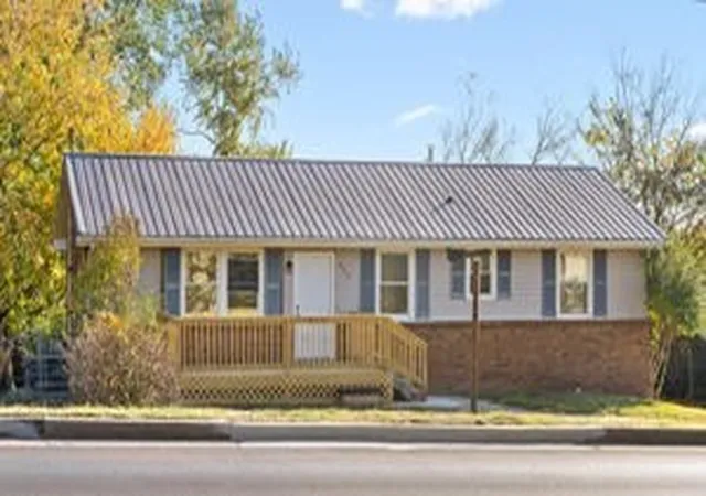 3rd image of 835 Peachers Mill Rd, Clarksville, TN 37042 | MLS# 3006246
