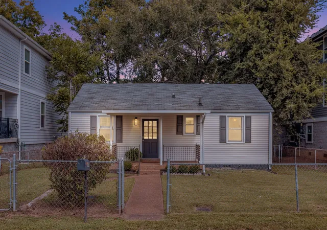 2nd image of 5814 Couch Dr, Nashville, TN 37209 | MLS# 3003868