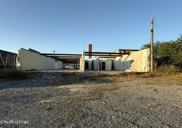 10th image of 301 E Central Ave, Jamestown, TN 38556 | MLS# 3003716