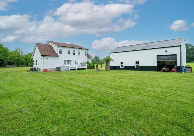 Photo 3 of Single Family Residence at 1675 Walnut Hl Rd, Lebanon, TN 37090 | MLS# 3007296 | | Sold on 2026-05-12