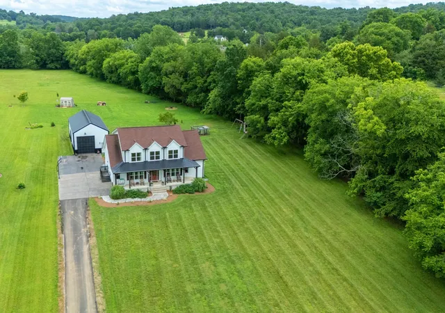 Photo 1 of Single Family Residence at 1675 Walnut Hl Rd, Lebanon, TN 37090 | MLS# 3007296 | | Sold on 2026-05-12