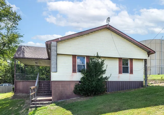 Photo 2 of Manufactured home for sale at 109 Fairview Ave, Cornersville, TN 37047 | MLS# 3012188 | Listing updated on 2026-09-03
