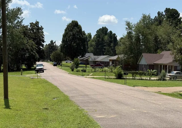 Photo 3 of Single family home for sale at 595 Swaney Dr, Holly Springs, MS 38635 | MLS# 3009194 | Listing updated on 2026-08-31