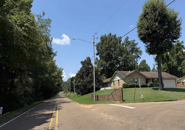 Photo 2 of Single family home for sale at 595 Swaney Dr, Holly Springs, MS 38635 | MLS# 3009194 | Listing updated on 2026-08-31