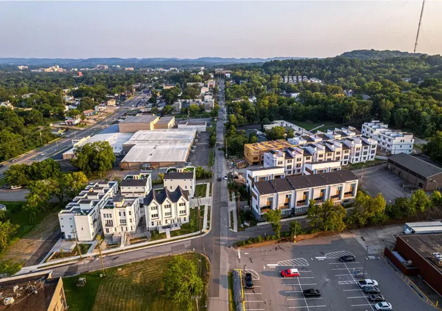 2nd image of 5621 Lenox Ave #Building Group 5, Nashville, TN 37209 | MLS# 3011277