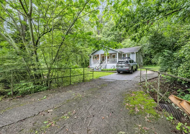 Photo 2 of Single family home for sale at 2106 Tunnel Boulevard, Chattanooga, TN 37406 | MLS# 3006632 | Listing updated on 2025-11-02