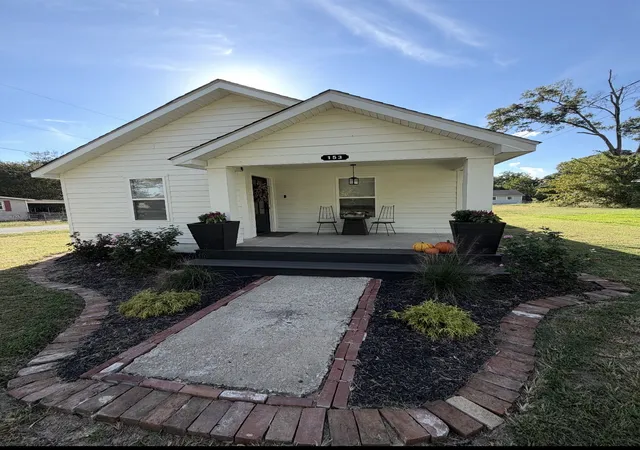 Photo 2 of Single family home for sale at 153 Ross Ave, Dyersburg, TN 38024 | MLS# 3335348 | Listing updated on 2026-09-22