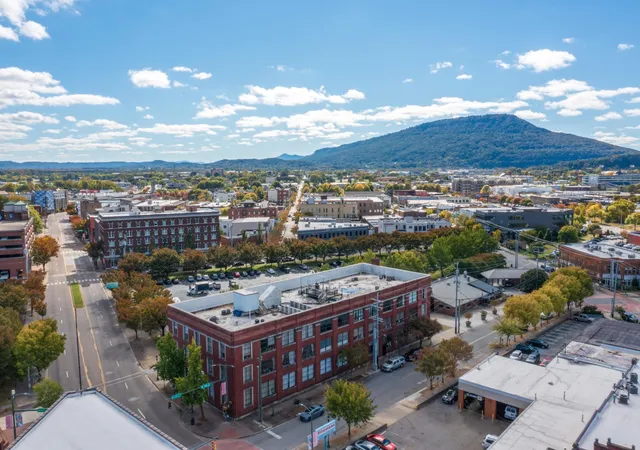 2nd image of 1301 Market St, Chattanooga, TN 37402