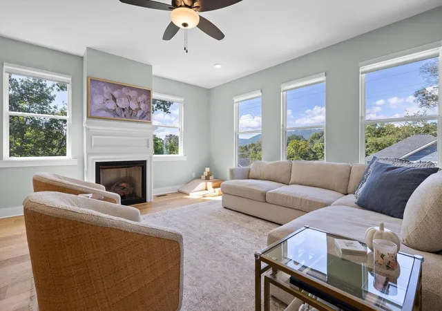 Photo 2 of Single family home for sale at 608 Ladd Avenue, Chattanooga, TN 37405 | MLS# 3007978 | Listing updated on 2025-11-24
