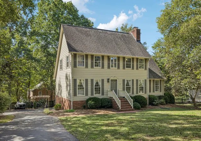 Photo 2 of Single family home for sale at 2500 Country Club Ln, Columbia, TN 38401 | MLS# 3009113 | Listing updated on 2025-11-22