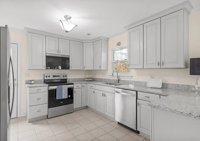 Photo 2 of Single family home for sale at 2515 Sharron Dr, Chattanooga, TN 37421 | MLS# 3337453 | Listing updated on 2026-08-17
