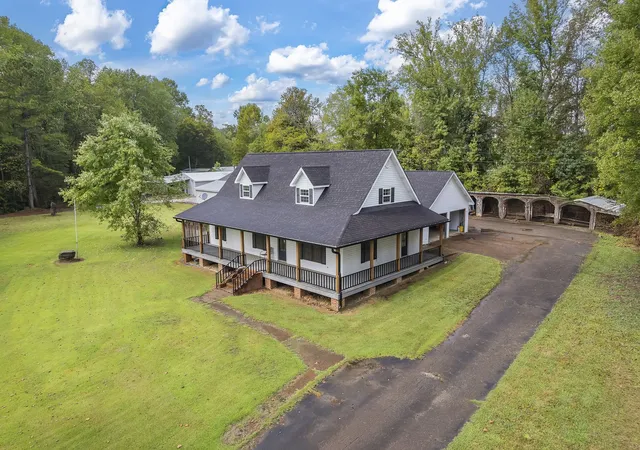Single family home for sale at 9475 Highway 100, Scotts Hill, TN 38374 | MLS# 3012689