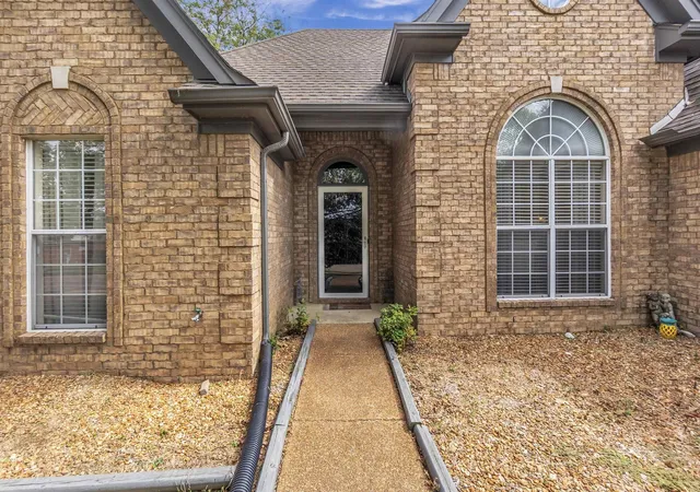 Photo 2 of Single family home for sale at 5468 Millers Glen Ln, Memphis, TN 38125 | MLS# 3012722 | Listing updated on 2025-10-07