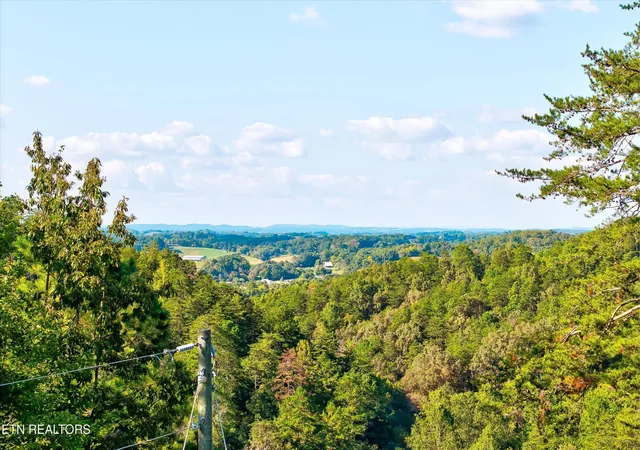 2nd image of 2462 Dogwood Loop Dr, Sevierville, TN 37876 | MLS# 3013002