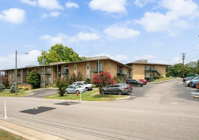 2nd image of 555 N Dupont Ave, Madison, TN 37115 | MLS# 3013392