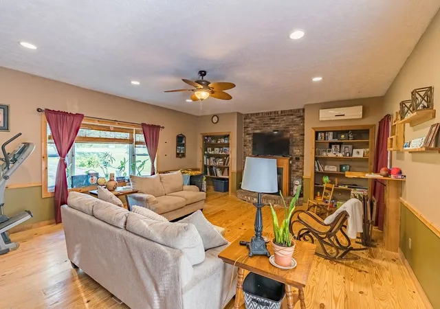 3rd image of 139 S Sunset Cir, Hopkinsville, KY 42240 | MLS# 3013464