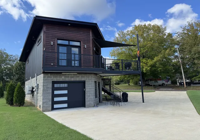 Photo 2 of Single family home for sale at 413 Riverside Dr, Columbia, TN 38401 | MLS# 3014987 | Listing updated on 2026-01-12