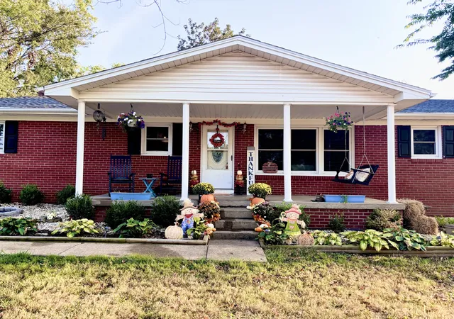 1st image of 2021 Riverbend Rd, Hopkinsville, KY 42240 | MLS# 3014148