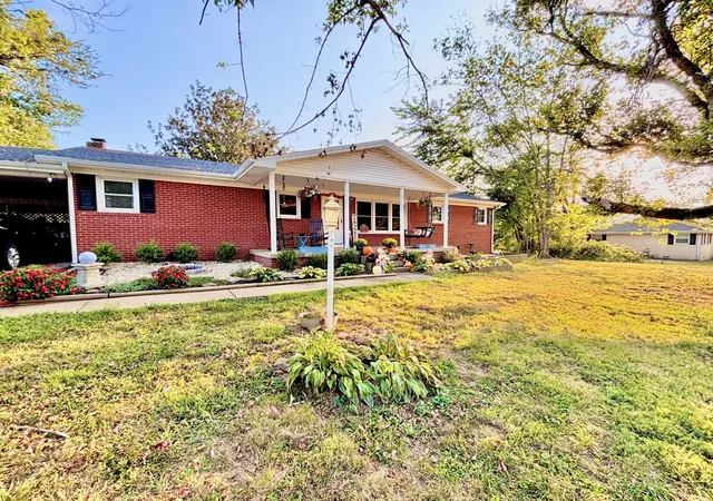 3rd image of 2021 Riverbend Rd, Hopkinsville, KY 42240 | MLS# 3014148