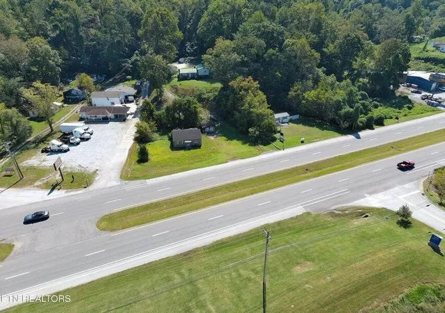 Photo 3 of Single family home for sale at 2301 Roane State Hwy, Harriman, TN 37748 | MLS# 3336881 | Listing updated on 2026-08-13