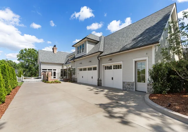 Photo 3 of Sale Pending at 1841 William Campbell Court, Franklin, TN 37064 | MLS# 3129287 | Listing updated on 2026-10-07