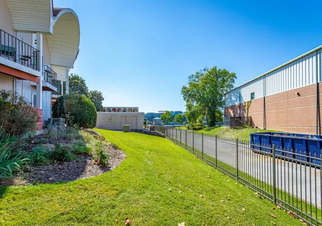 Listing Photo 2 - Condo for sale in building located at 458 River St, Chattanooga, TN 37405 - Unit #458