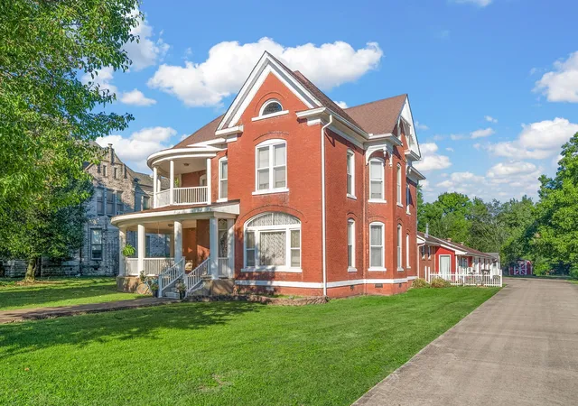 Homes for sale in Guthrie, KY | 112 E Park St, Guthrie, KY 42234 | MLS# 3256350