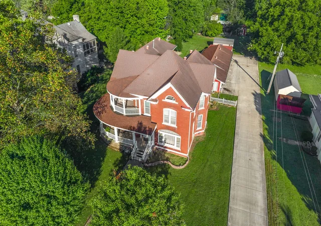 Homes for sale in Guthrie, KY | 112 E Park St, Guthrie, KY 42234 | MLS# 3256350