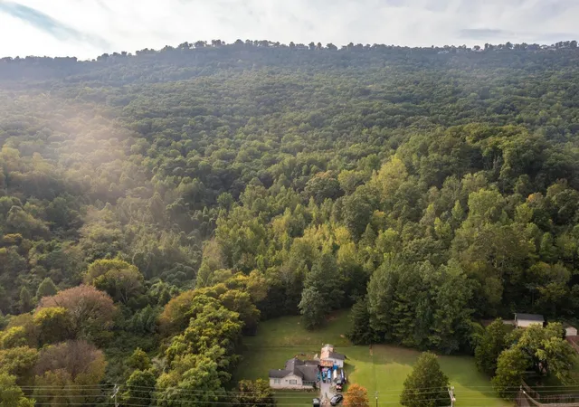 1st image of 1123 Mountain Creek Rd, Chattanooga, TN 37405 | MLS# 3018213