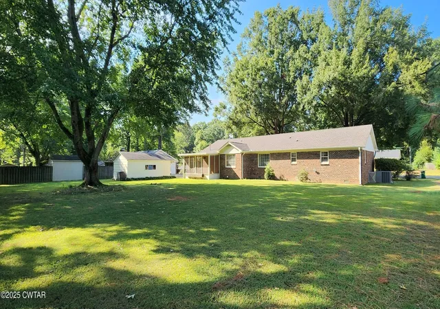 Photo 2 of Single family home for sale at 76 Moorewood Dr, Jackson, TN 38305 | MLS# 3015586 | Listing updated on 2025-10-30