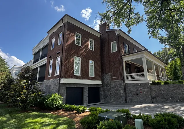Photo 3 of Condo for sale at 725 W Main St #101, Franklin, TN 37064 | MLS# 3015844 | Listing updated on 2026-10-01